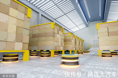 共谱快递物流产业新篇章 上海快递展聚焦新能源物流车与AGV搬运机器人